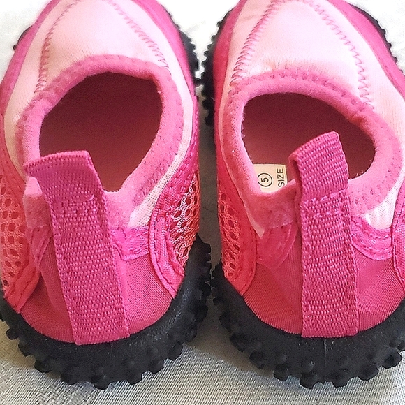 Airwalk Pink Water Shoes Baby Girl Size 5 - Picture 5 of 10